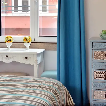 Sweet Suites Guesthouse Close To Famous Avenue Liberty 3*