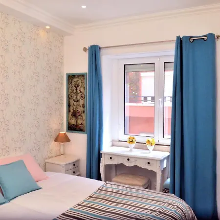 Sweet Suites Guesthouse Close To Famous Avenue Liberty 3*