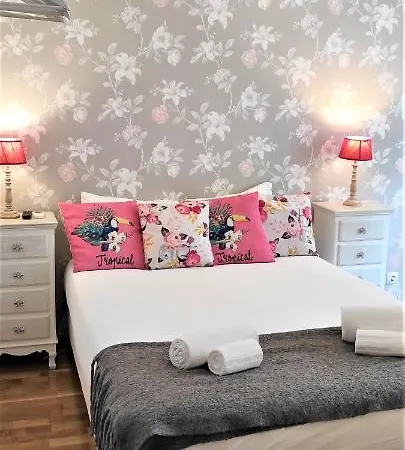 Sweet Suites Guesthouse Close To Famous Avenue Liberty 3*