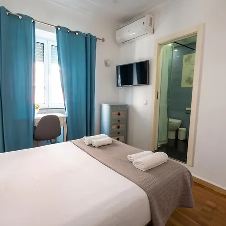 Sweet Suites Guesthouse Close To Famous Avenue Liberty 3*