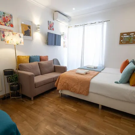 Sweet Suites Guesthouse Close To Famous Avenue Liberty 3*