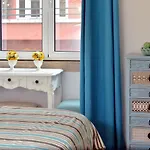 Sweet Suites Guesthouse Close To Famous Avenue Liberty 3*