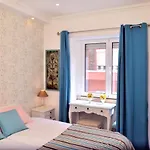 Sweet Suites Guesthouse Close To Famous Avenue Liberty 3*