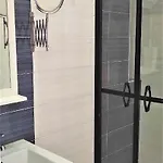 Sweet Suites Guesthouse Close To Famous Avenue Liberty 3*