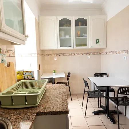 Sweet Suites Guesthouse Close To Famous Avenue Liberty Pensionat 3*