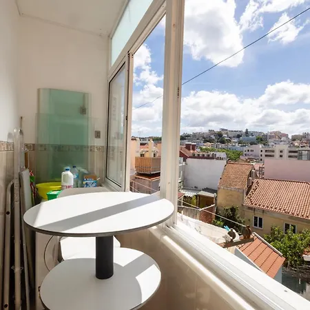 Sweet Suites Guesthouse Close To Famous Avenue Liberty 3*