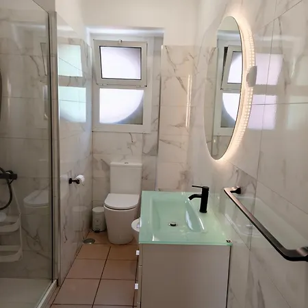 Sweet Suites Guesthouse Close To Famous Avenue Liberty 3*