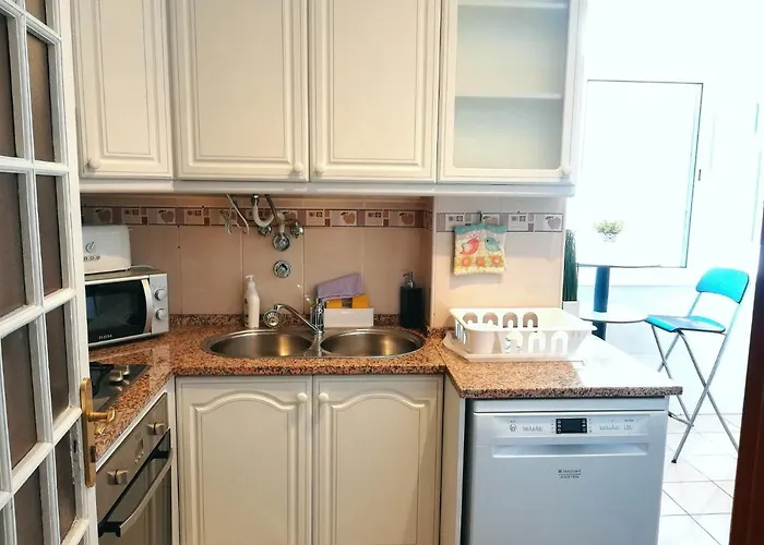 Sweet Close To Famous Avenue Liberty