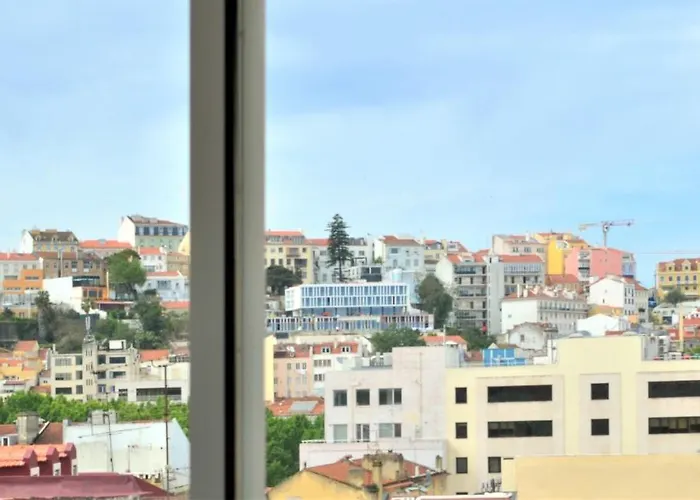 Sweet Close To Famous Avenue Liberty