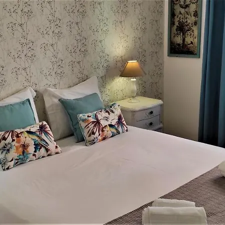 Sweet Suites Guesthouse Close To Famous Avenue Liberty Guest house 3*