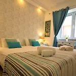 Sweet Close To Famous Avenue Liberty Pensión 3*