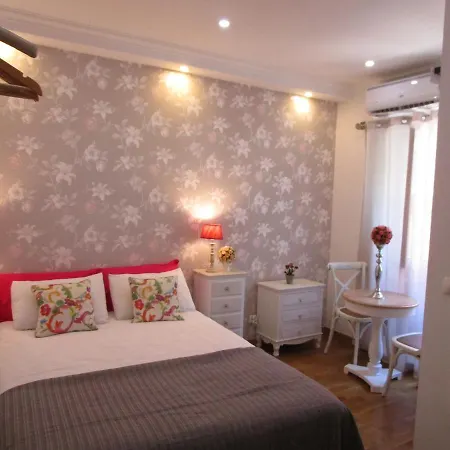 Sweet Suites Guesthouse Close To Famous Avenue Liberty 3* Lissabon